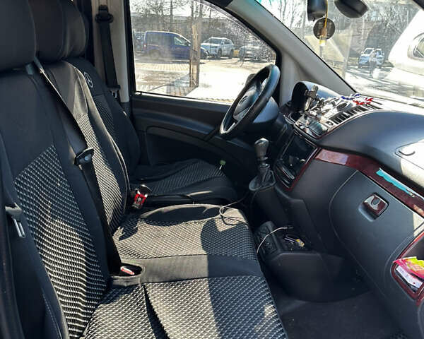 Чорний Мерседес Віто, об'ємом двигуна 2.2 л та пробігом 320 тис. км за 16900 $, фото 6 на Automoto.ua