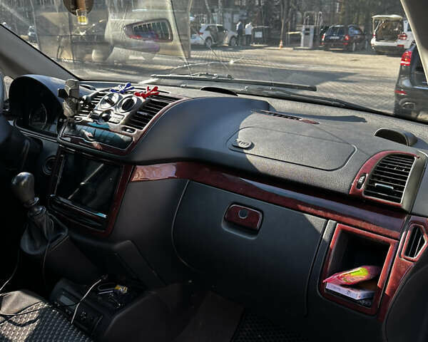 Чорний Мерседес Віто, об'ємом двигуна 2.2 л та пробігом 320 тис. км за 16900 $, фото 7 на Automoto.ua