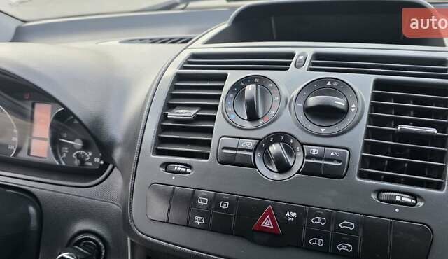 Черный Мерседес Вито, объемом двигателя 2.14 л и пробегом 348 тыс. км за 18000 $, фото 23 на Automoto.ua