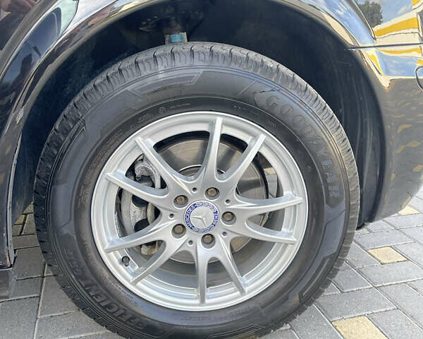 Черный Мерседес Вито, объемом двигателя 2.14 л и пробегом 173 тыс. км за 19200 $, фото 12 на Automoto.ua