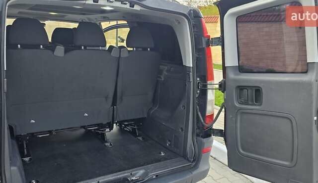 Черный Мерседес Вито, объемом двигателя 2.14 л и пробегом 348 тыс. км за 18000 $, фото 19 на Automoto.ua