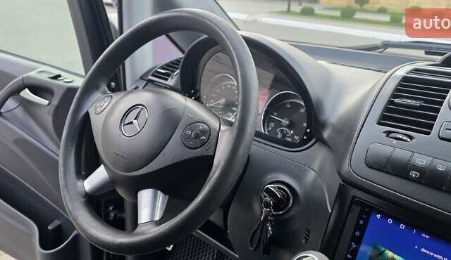 Черный Мерседес Вито, объемом двигателя 2.14 л и пробегом 348 тыс. км за 18000 $, фото 20 на Automoto.ua