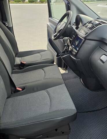 Черный Мерседес Вито, объемом двигателя 2.14 л и пробегом 348 тыс. км за 18000 $, фото 17 на Automoto.ua