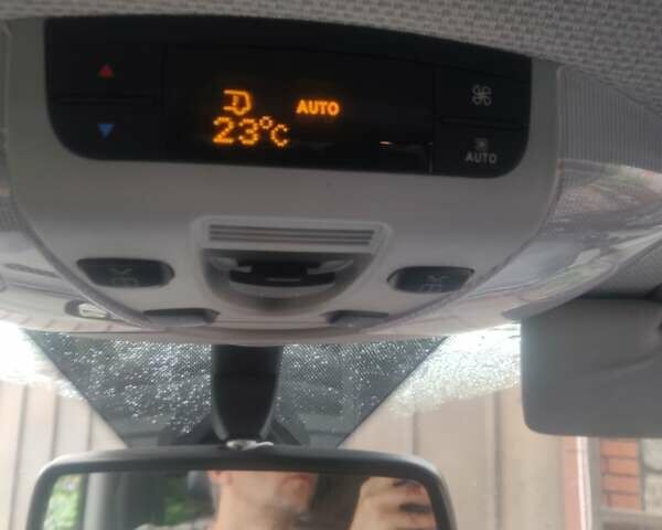 Чорний Мерседес Віто, об'ємом двигуна 2.14 л та пробігом 325 тис. км за 24999 $, фото 13 на Automoto.ua