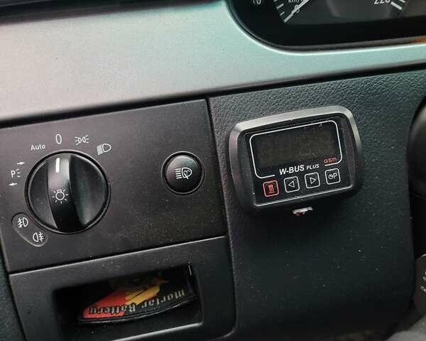 Черный Мерседес Вито, объемом двигателя 2.14 л и пробегом 296 тыс. км за 17000 $, фото 1 на Automoto.ua