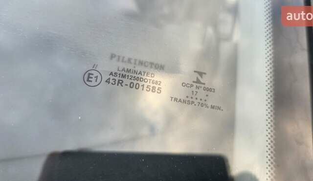 Черный Мерседес Вито, объемом двигателя 2.14 л и пробегом 348 тыс. км за 18000 $, фото 21 на Automoto.ua