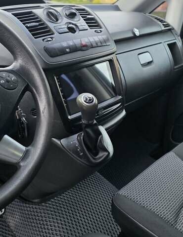 Черный Мерседес Вито, объемом двигателя 2.14 л и пробегом 348 тыс. км за 18000 $, фото 7 на Automoto.ua