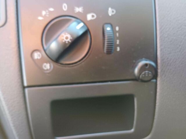 Черный Мерседес Вито, объемом двигателя 2.2 л и пробегом 228 тыс. км за 9400 $, фото 13 на Automoto.ua