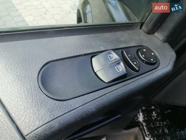 Чорний Мерседес Віто, об'ємом двигуна 2.2 л та пробігом 190 тис. км за 14950 $, фото 19 на Automoto.ua
