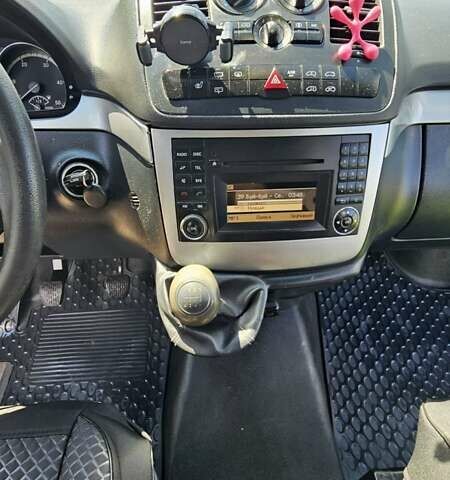 Черный Мерседес Вито, объемом двигателя 2.1 л и пробегом 220 тыс. км за 12500 $, фото 11 на Automoto.ua