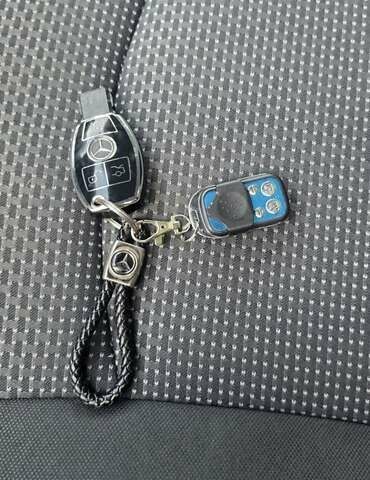 Черный Мерседес Вито, объемом двигателя 2.14 л и пробегом 348 тыс. км за 18000 $, фото 28 на Automoto.ua