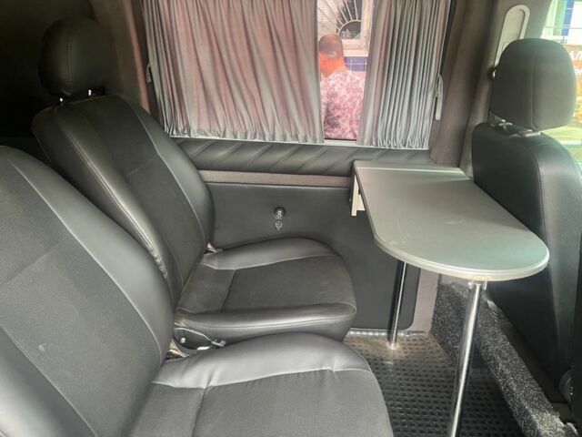 Черный Мерседес Вито, объемом двигателя 2.1 л и пробегом 275 тыс. км за 12000 $, фото 4 на Automoto.ua