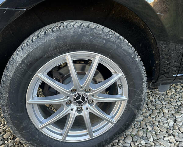 Черный Мерседес Вито, объемом двигателя 2.14 л и пробегом 245 тыс. км за 25500 $, фото 3 на Automoto.ua