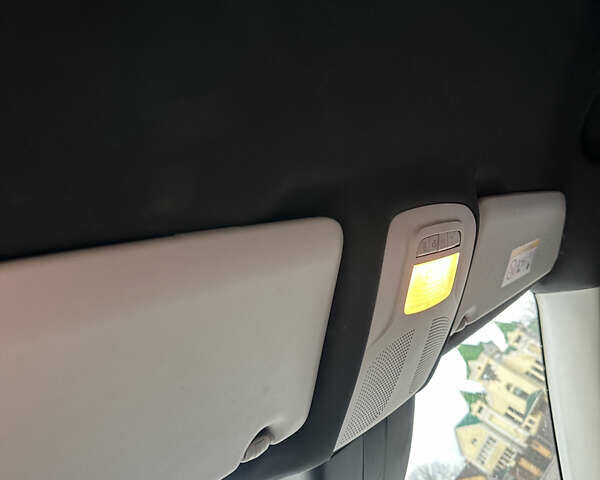 Черный Мерседес Вито, объемом двигателя 1.6 л и пробегом 268 тыс. км за 18999 $, фото 31 на Automoto.ua