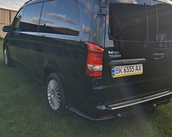 Черный Мерседес Вито, объемом двигателя 2.14 л и пробегом 211 тыс. км за 27000 $, фото 1 на Automoto.ua