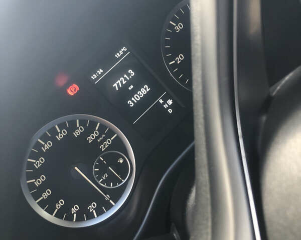 Черный Мерседес Вито, объемом двигателя 2.14 л и пробегом 310 тыс. км за 22900 $, фото 7 на Automoto.ua