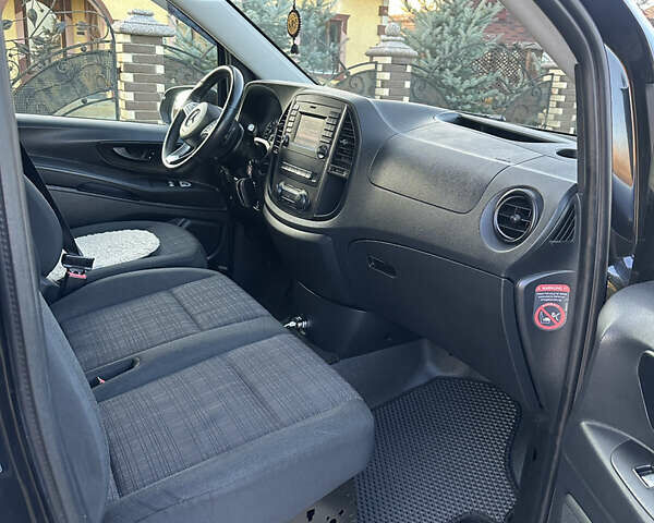 Черный Мерседес Вито, объемом двигателя 2.14 л и пробегом 245 тыс. км за 25500 $, фото 7 на Automoto.ua