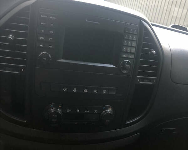 Черный Мерседес Вито, объемом двигателя 2.14 л и пробегом 310 тыс. км за 22900 $, фото 6 на Automoto.ua