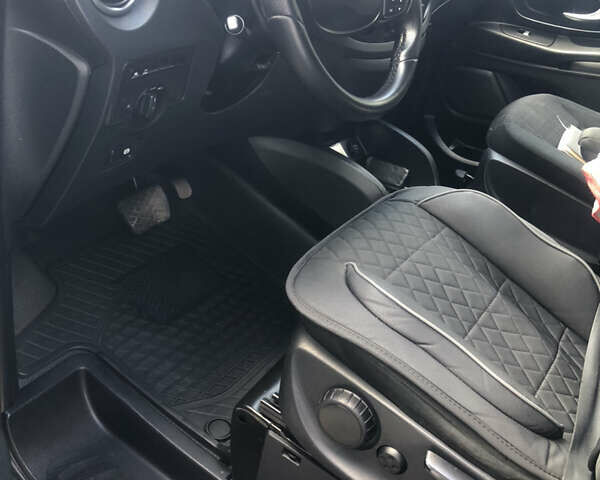 Черный Мерседес Вито, объемом двигателя 2.14 л и пробегом 310 тыс. км за 22900 $, фото 9 на Automoto.ua