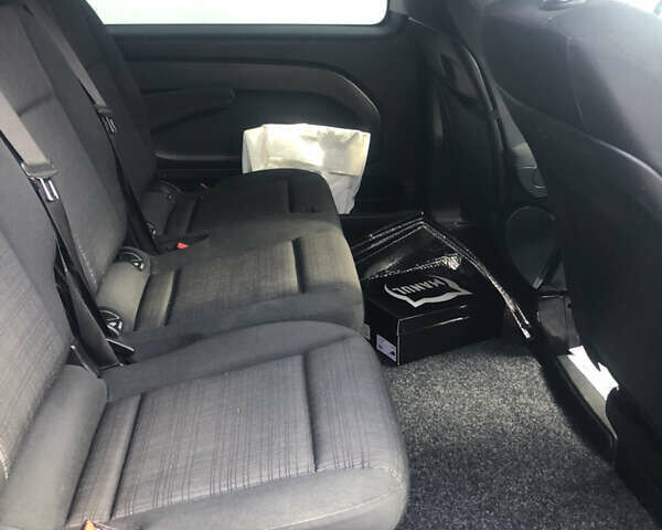 Черный Мерседес Вито, объемом двигателя 2.14 л и пробегом 310 тыс. км за 22900 $, фото 4 на Automoto.ua