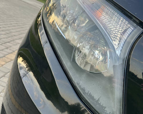 Черный Мерседес Вито, объемом двигателя 1.6 л и пробегом 268 тыс. км за 18999 $, фото 7 на Automoto.ua