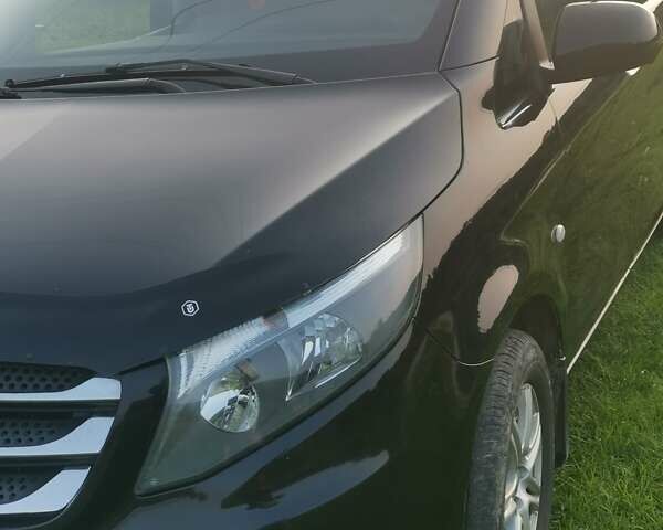 Черный Мерседес Вито, объемом двигателя 2.14 л и пробегом 296 тыс. км за 18700 $, фото 3 на Automoto.ua