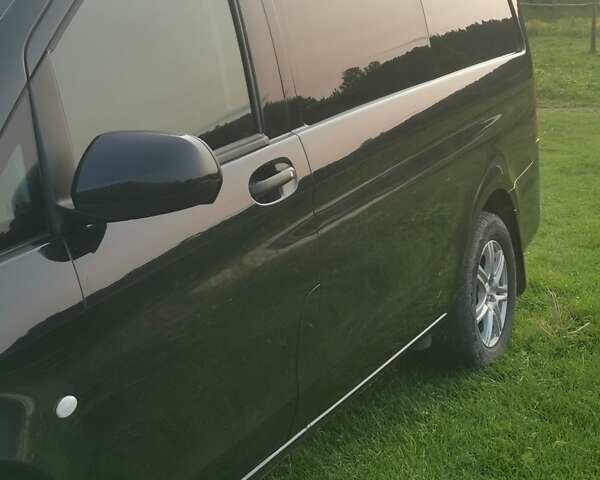 Черный Мерседес Вито, объемом двигателя 2.14 л и пробегом 296 тыс. км за 18700 $, фото 5 на Automoto.ua