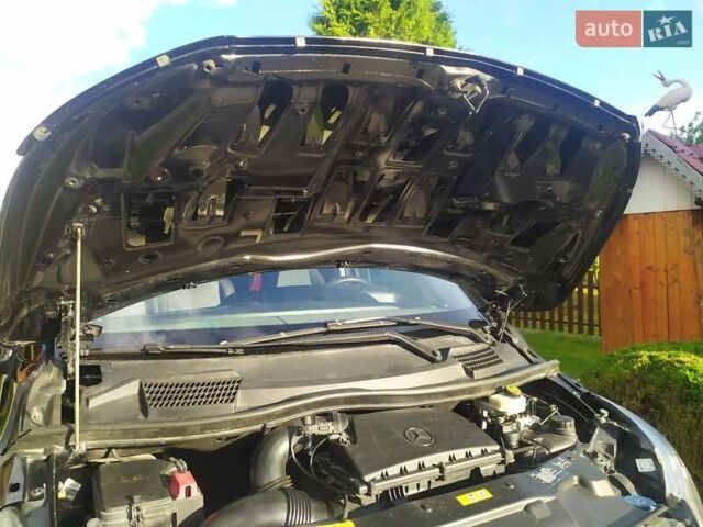 Черный Мерседес Вито, объемом двигателя 2.14 л и пробегом 296 тыс. км за 18700 $, фото 13 на Automoto.ua