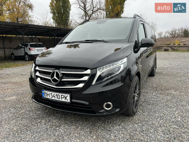 Черный Мерседес Вито, объемом двигателя 2.14 л и пробегом 288 тыс. км за 28500 $, фото 1 на Automoto.ua