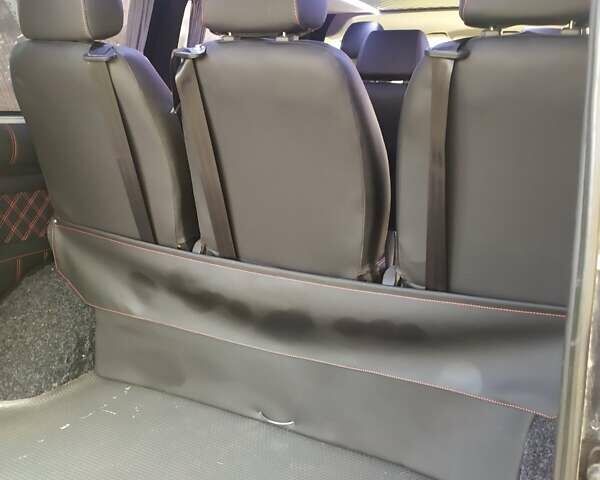 Черный Мерседес Вито, объемом двигателя 2.14 л и пробегом 296 тыс. км за 18700 $, фото 14 на Automoto.ua