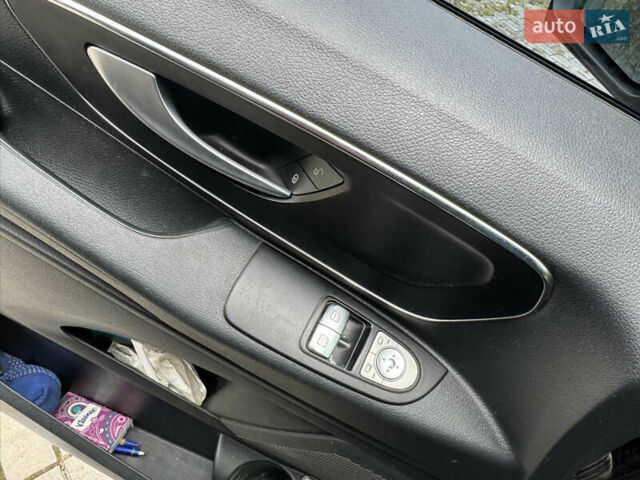 Мерседес Вито 2016 в Львове на Automoto.ua Черный Мерседес Вито, объемом двигателя 2.2 л и пробегом 185 тыс. км за 20900 $, фото 6 на Automoto.ua