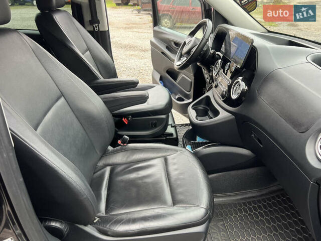 Черный Мерседес Вито, объемом двигателя 2.14 л и пробегом 288 тыс. км за 28500 $, фото 11 на Automoto.ua