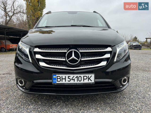 Черный Мерседес Вито, объемом двигателя 2.14 л и пробегом 288 тыс. км за 28500 $, фото 2 на Automoto.ua