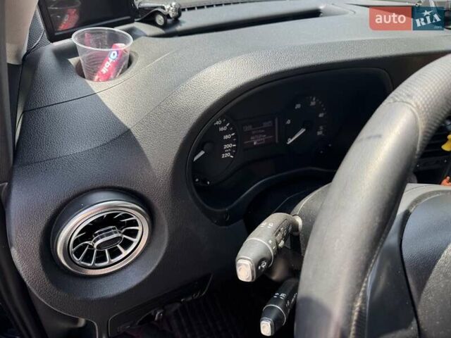 Черный Мерседес Вито, объемом двигателя 2.14 л и пробегом 446 тыс. км за 26500 $, фото 5 на Automoto.ua