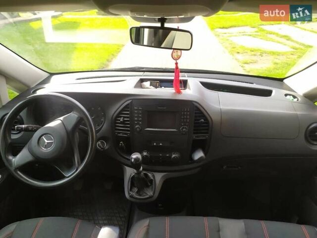 Черный Мерседес Вито, объемом двигателя 2.14 л и пробегом 296 тыс. км за 18700 $, фото 7 на Automoto.ua