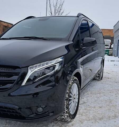 Черный Мерседес Вито, объемом двигателя 2.14 л и пробегом 242 тыс. км за 29229 $, фото 3 на Automoto.ua