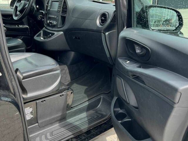 Черный Мерседес Вито, объемом двигателя 2 л и пробегом 136 тыс. км за 17200 $, фото 10 на Automoto.ua