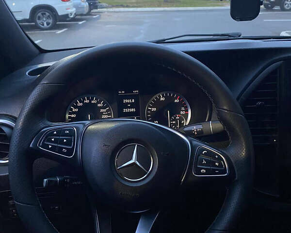 Черный Мерседес Вито, объемом двигателя 2.14 л и пробегом 253 тыс. км за 32000 $, фото 12 на Automoto.ua