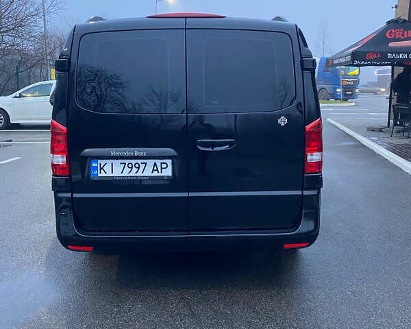 Черный Мерседес Вито, объемом двигателя 2.14 л и пробегом 253 тыс. км за 32000 $, фото 3 на Automoto.ua