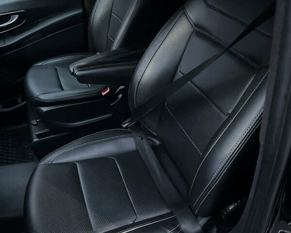 Черный Мерседес Вито, объемом двигателя 2.14 л и пробегом 253 тыс. км за 32000 $, фото 17 на Automoto.ua