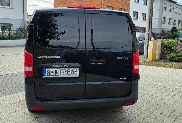 Чорний Мерседес Віто, об'ємом двигуна 2.2 л та пробігом 103 тис. км за 15400 $, фото 2 на Automoto.ua