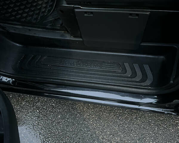 Черный Мерседес Вито, объемом двигателя 2.14 л и пробегом 253 тыс. км за 32000 $, фото 16 на Automoto.ua