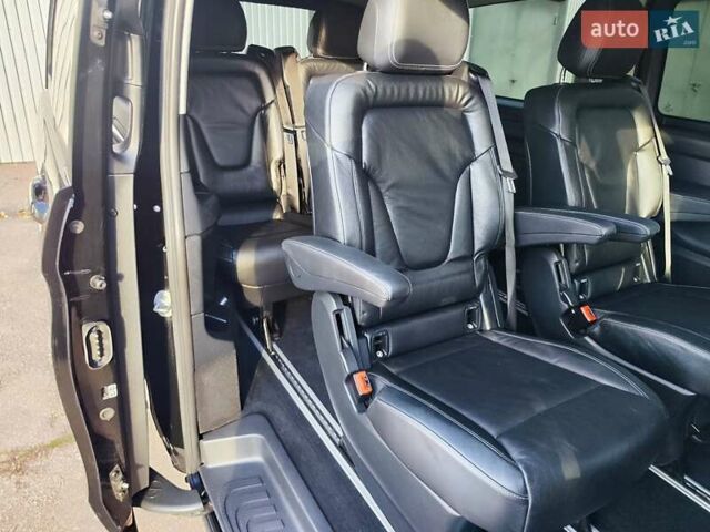 Черный Мерседес Вито, объемом двигателя 2 л и пробегом 244 тыс. км за 38450 $, фото 51 на Automoto.ua