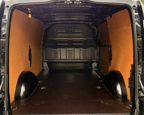 Черный Мерседес Вито, объемом двигателя 2.2 л и пробегом 250 тыс. км за 28000 $, фото 32 на Automoto.ua