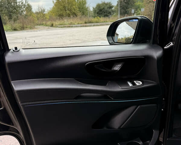 Черный Мерседес Вито, объемом двигателя 2.2 л и пробегом 250 тыс. км за 28000 $, фото 10 на Automoto.ua