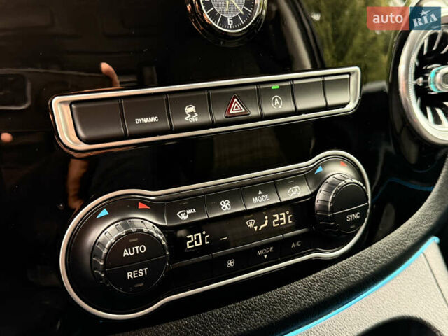 Черный Мерседес Вито, объемом двигателя 2.2 л и пробегом 250 тыс. км за 28000 $, фото 25 на Automoto.ua