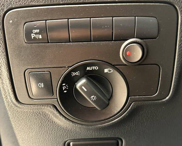 Черный Мерседес Вито, объемом двигателя 2.2 л и пробегом 250 тыс. км за 28000 $, фото 17 на Automoto.ua