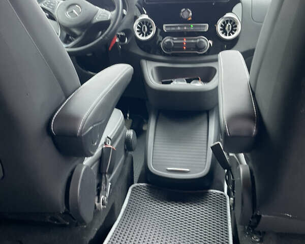 Черный Мерседес Вито, объемом двигателя 1.95 л и пробегом 191 тыс. км за 35999 $, фото 8 на Automoto.ua