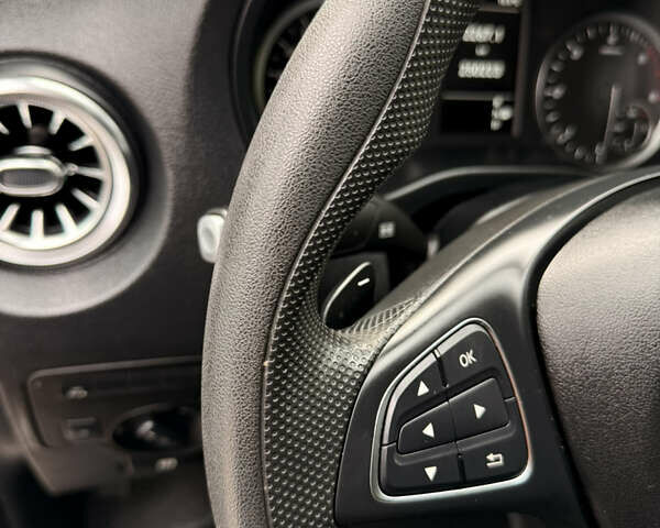 Черный Мерседес Вито, объемом двигателя 2.2 л и пробегом 250 тыс. км за 28000 $, фото 21 на Automoto.ua