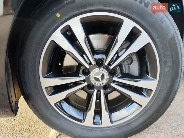 Черный Мерседес Вито, объемом двигателя 2 л и пробегом 244 тыс. км за 38450 $, фото 76 на Automoto.ua